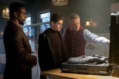 GOTHAM: L-R: Chris Chalk, David Mazouz and Sean Pertwee in "The Fear Reaper" episode of GOTHAM airing Thursday, Sept. 28 (8:00-9:01 PM ET/PT) on FOX. ©2017 Fox Broadcasting Co. Cr: Jeff Neumann/FOX.