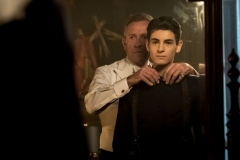 GOTHAM: L-R: Sean Pertwee and David Mazouz in “A Dark Knight: They Who Hide Behind Masks” episode of GOTHAM airing Thursday, Oct. 5 (8:00-9:01 PM ET/PT) on FOX. ©2017 Fox Broadcasting Co. Cr: Jeff Neumann/FOX.