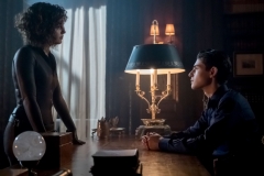 GOTHAM: L-R: Camren Bicondova and David Mazouz in “A Dark Knight: They Who Hide Behind Masks” episode of GOTHAM airing Thursday, Oct. 5 (8:00-9:01 PM ET/PT) on FOX. ©2017 Fox Broadcasting Co. Cr: Jeff Neumann/FOX.
