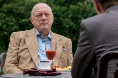 GOTHAM: L-R: Guest star John Doman and Ben McKenzie in “A Dark Knight: They Who Hide Behind Masks” episode of GOTHAM airing Thursday, Oct. 5 (8:00-9:01 PM ET/PT) on FOX. ©2017 Fox Broadcasting Co. Cr: Jeff Neumann/FOX.