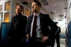 GOTHAM: L-R: Sean Pertwee and Ben McKenzie in the “A Dark Knight: The Blade’s Path” episode of GOTHAM airing Thursday, Oct. 19 (8:00-9:01 PM ET/PT) on FOX. CR: Jeff Neumann