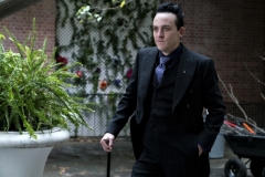 GOTHAM: Robin Lord Taylor in the "XXX" episode of GOTHAM airing Thursday, Nov. 9 (8:00-9:01 PM ET/PT) on FOX. ©2017 Fox Broadcasting Co. Cr: David Giesbrecht/FOX